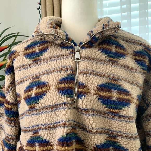 NEW Aqua Bloomingdale's Aztec Tribal Printed Sherpa Teddy Pullover in Beige - Picture 4 of 11